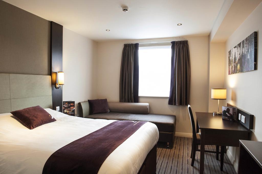 Premier Inn Данфермлін Екстер'єр фото