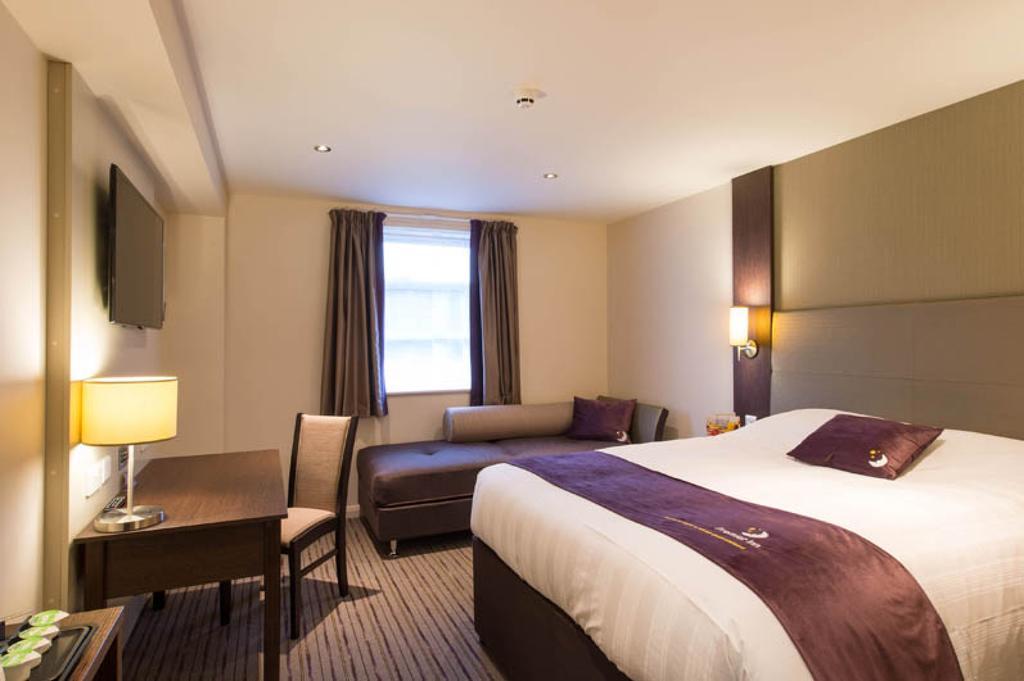 Premier Inn Данфермлін Номер фото