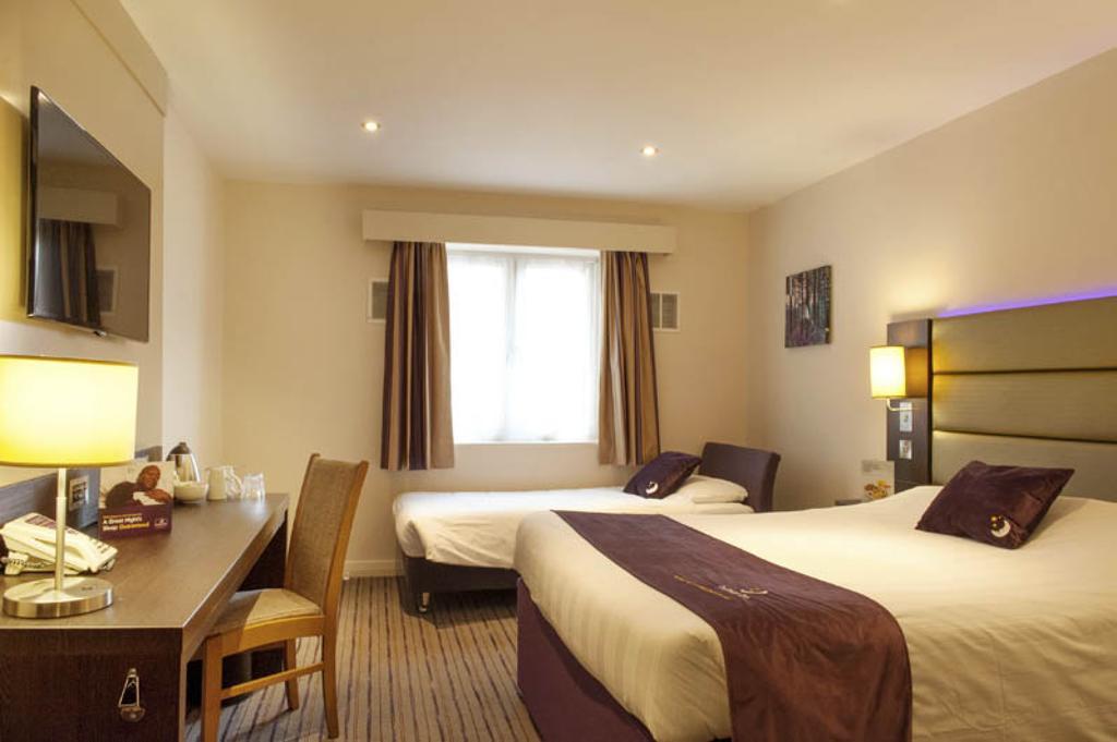 Premier Inn Данфермлін Номер фото